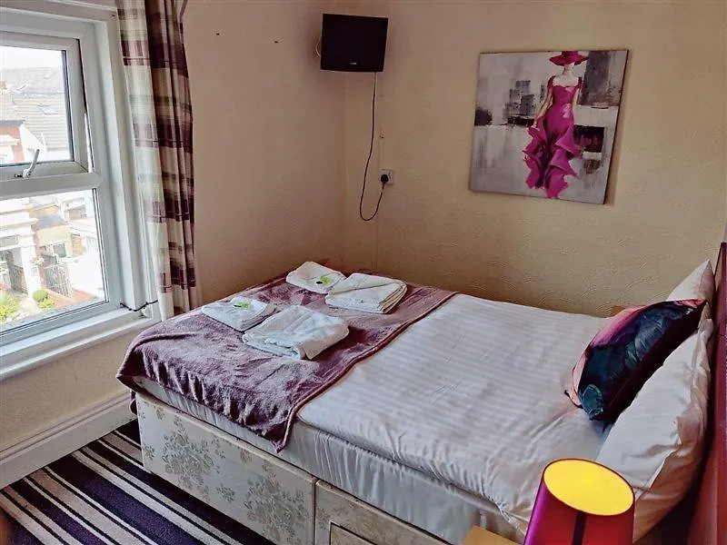 Oyo St Kildas Blackpool Central Hotell